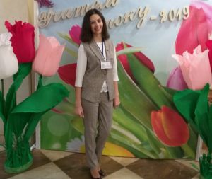 Учителька року працює,  знімає фільми і танцює на дискотеках разом з учнями